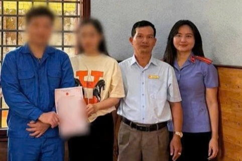 Cô gái gửi đơn xin được kết hôn với người yêu... đang trong trại tạm giam