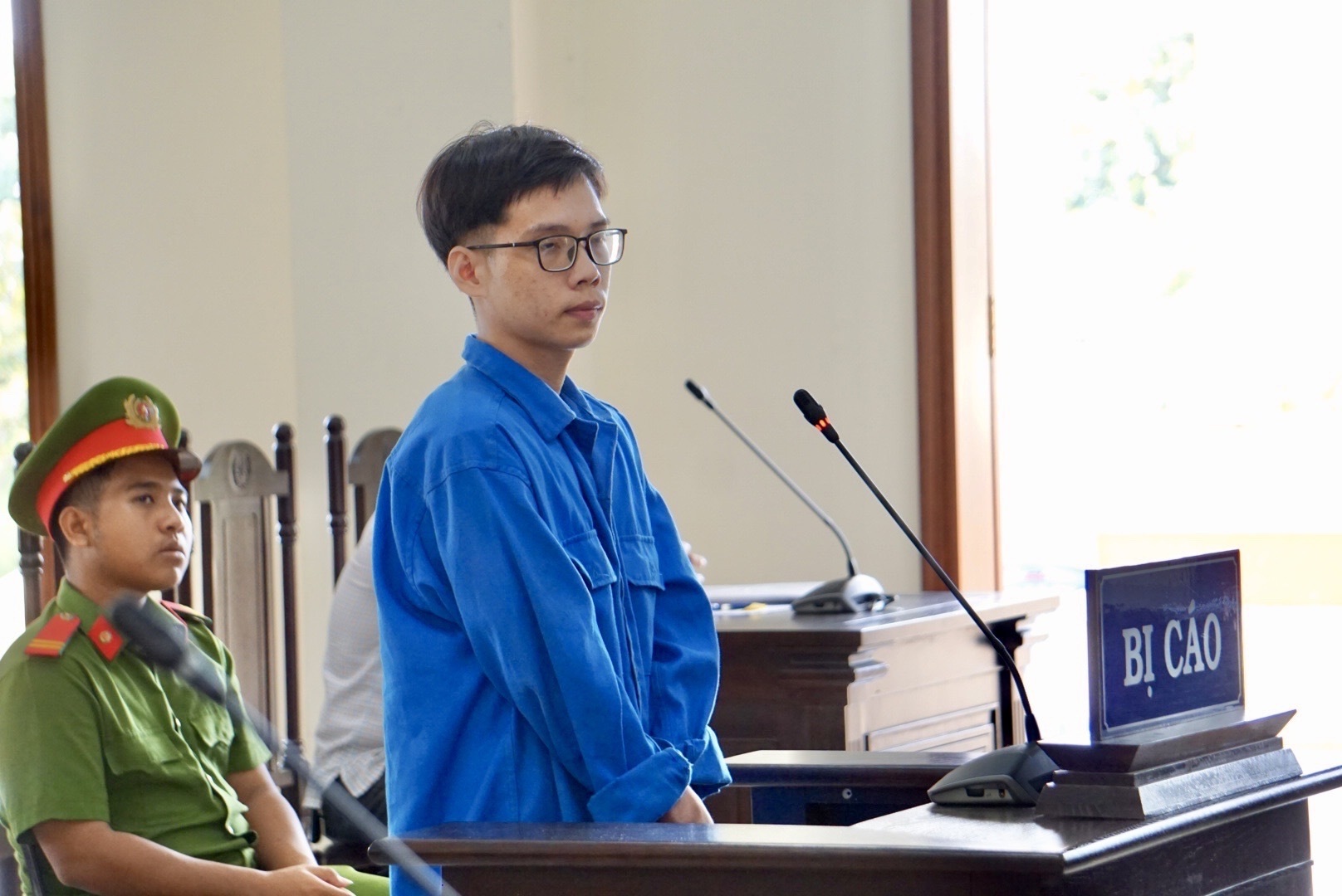 Cựu nhân viên bưu điện chiếm đoạt tiền chi trả cho người có công