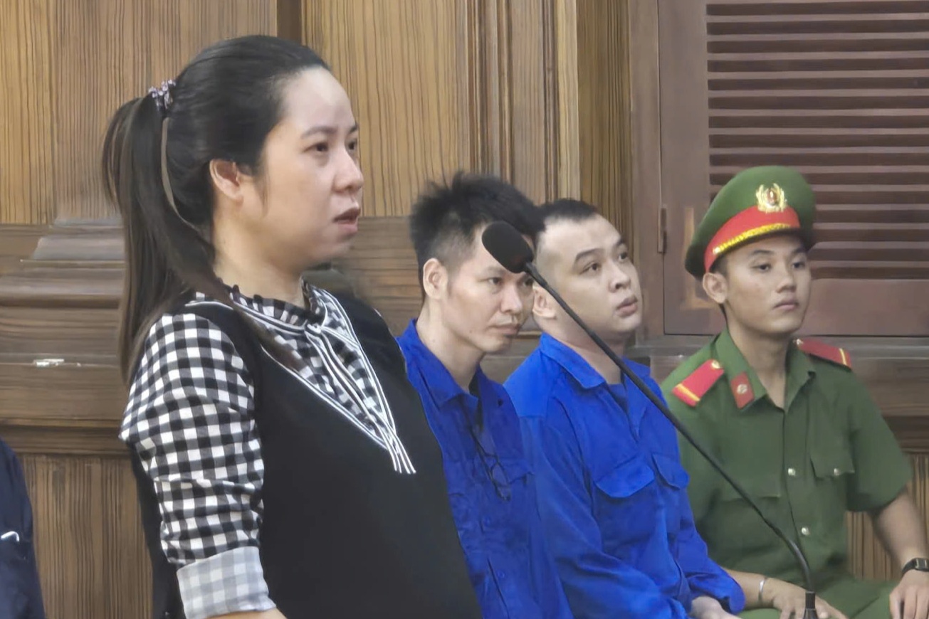 Nhân viên ngân hàng ở TPHCM vay tiền với lãi gần 1.300%/năm