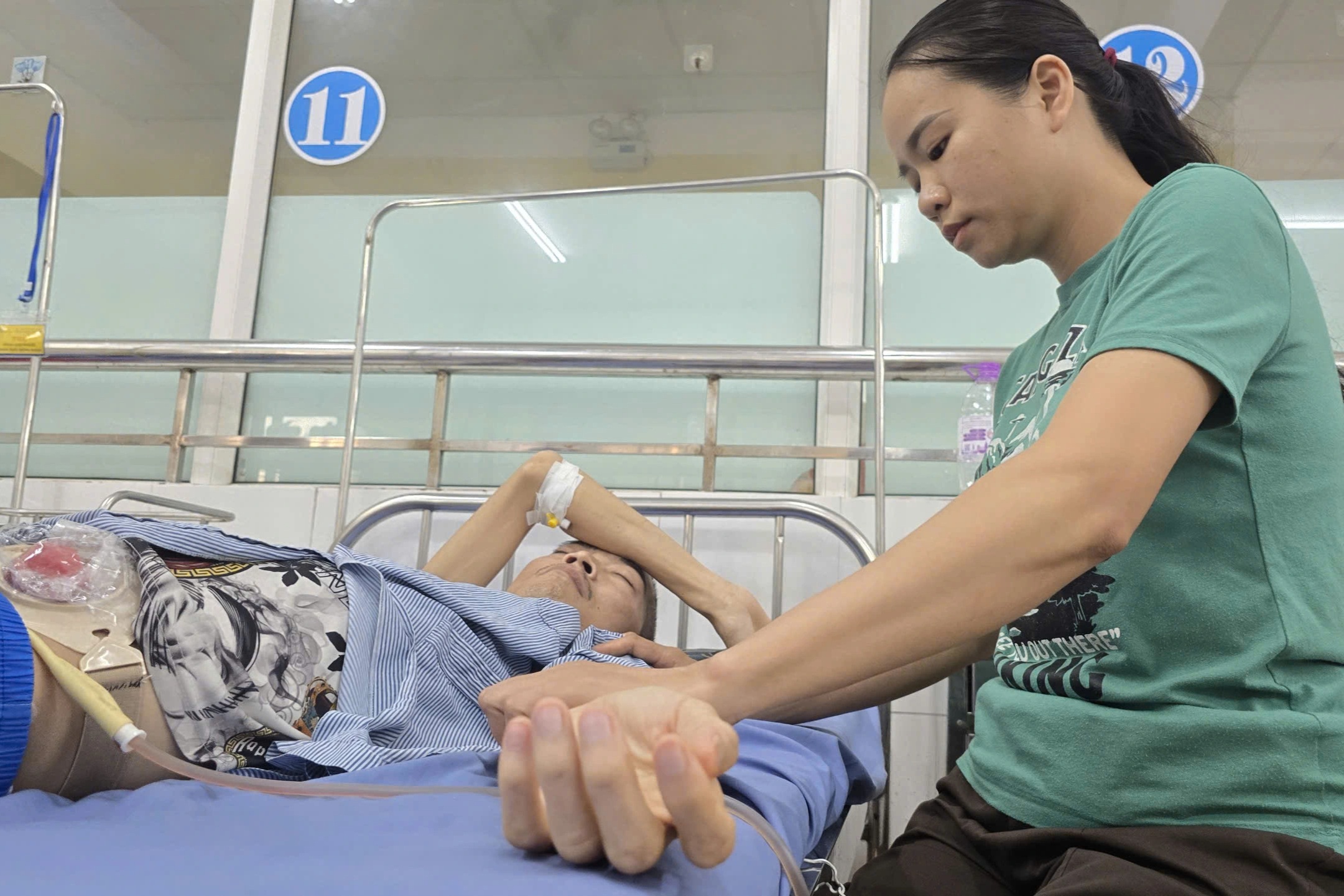 Người bố khổ hạnh ung thư giai đoạn cuối: “Biết bao giờ vợ em trả hết nợ?”