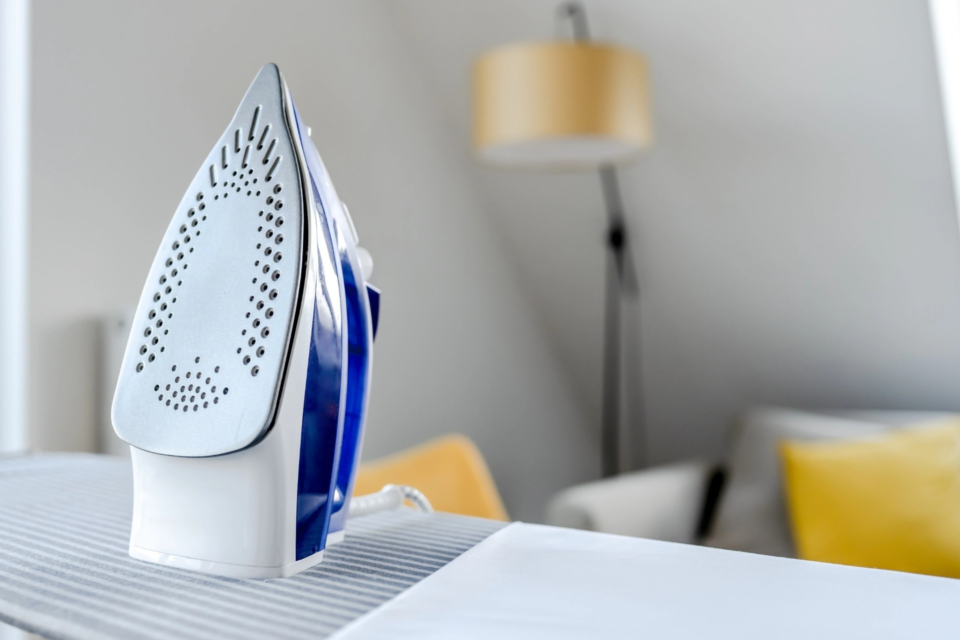 6 công dụng ít ai biết của bàn là giúp việc nhà nhàn hơn