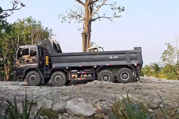 Phó giám đốc nhà máy bê tông ở Tây Ninh bị khởi tố vì đổ chất thải trái phép