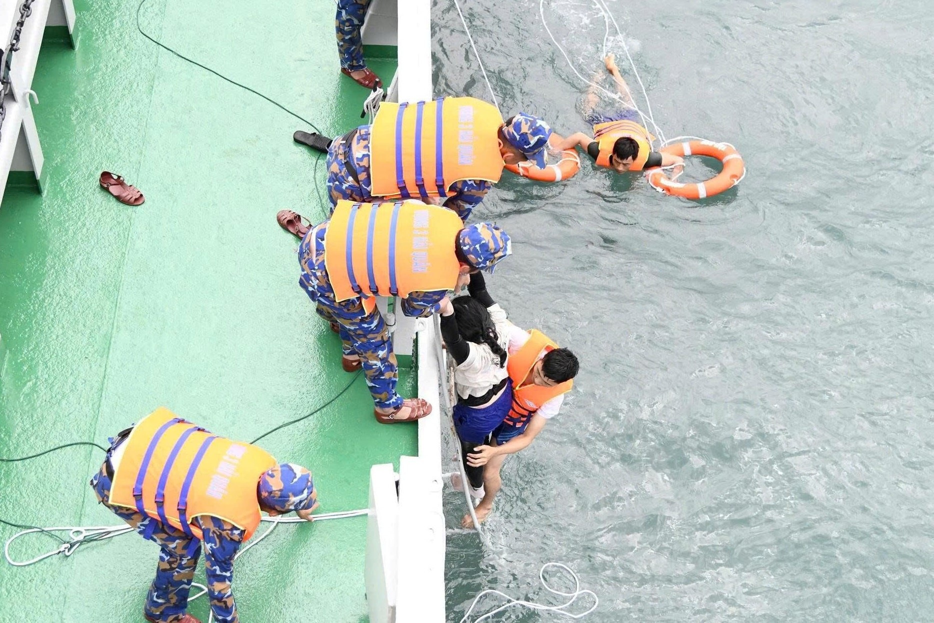 3 nữ du khách bị sóng cuốn ở Mũi Nghê: Một người được cứu sống