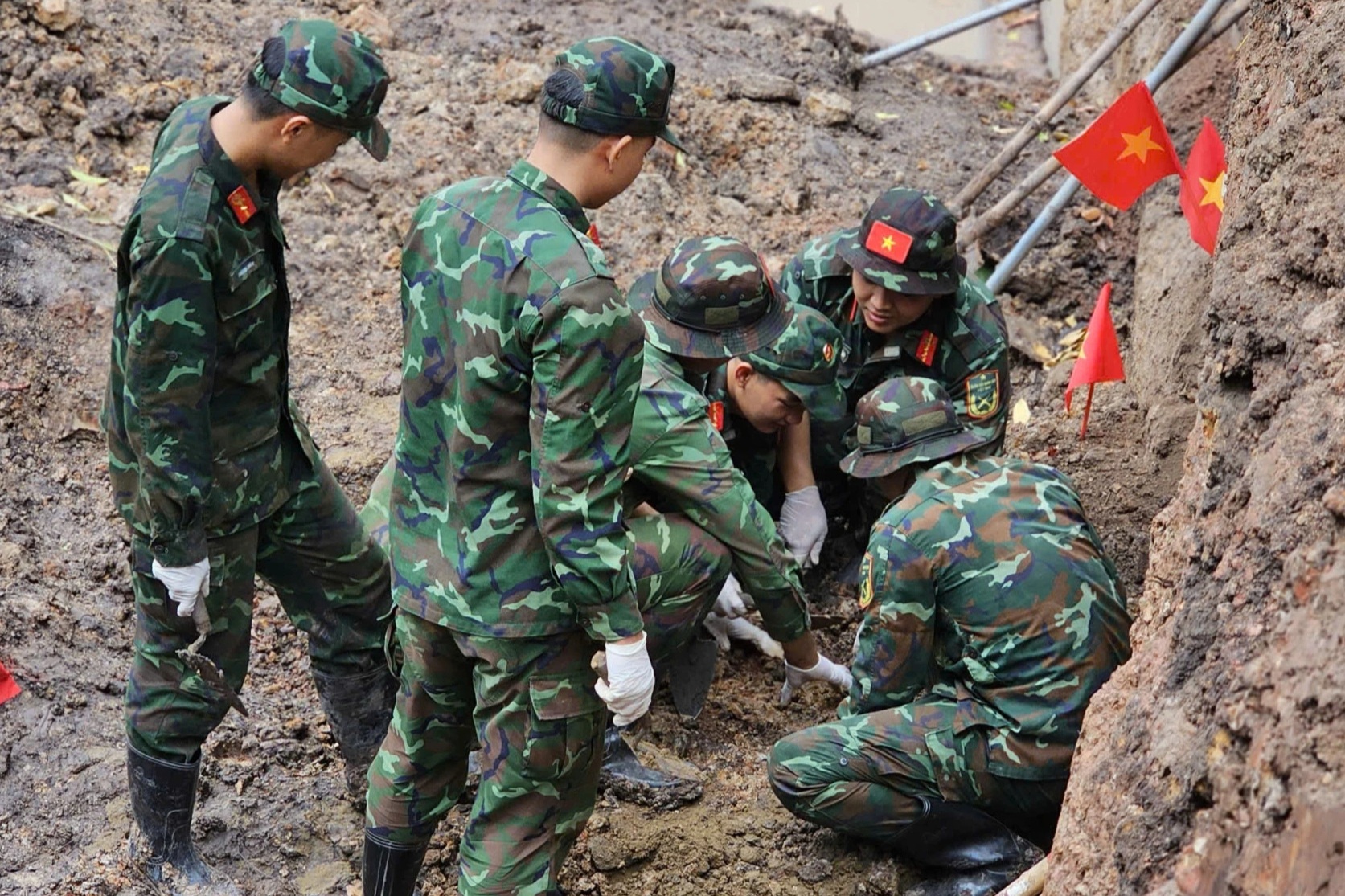 Đã tìm thấy 245 bộ hài cốt liệt sĩ ở Công viên Lê Thị Riêng