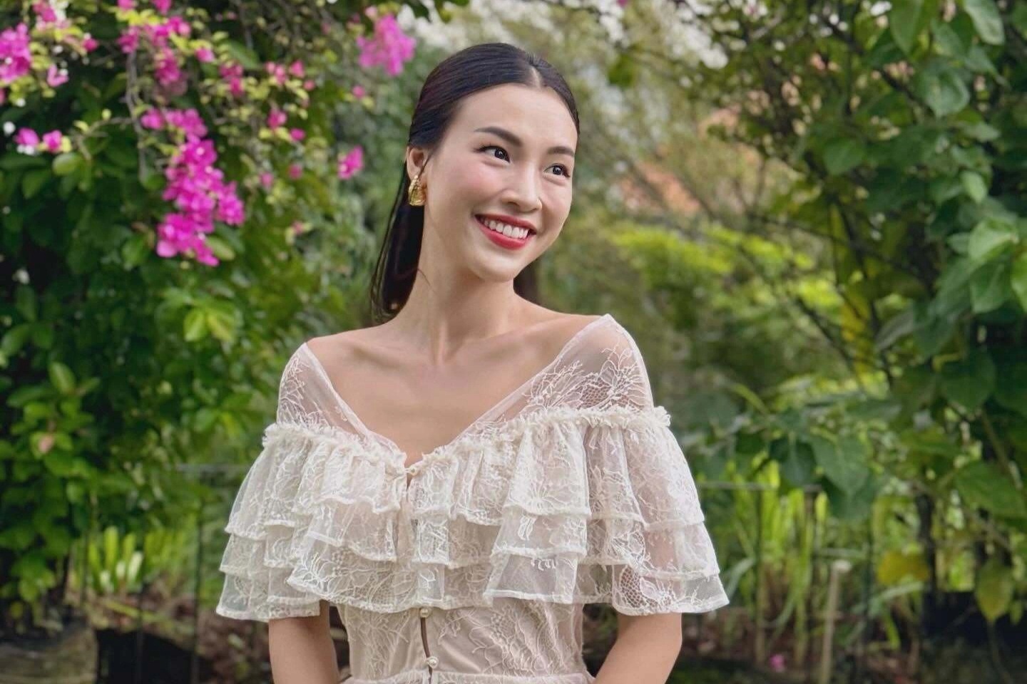 Hoàng Oanh sau đổ vỡ với chồng Tây: Nhan sắc rạng rỡ, U40 có tình yêu mới