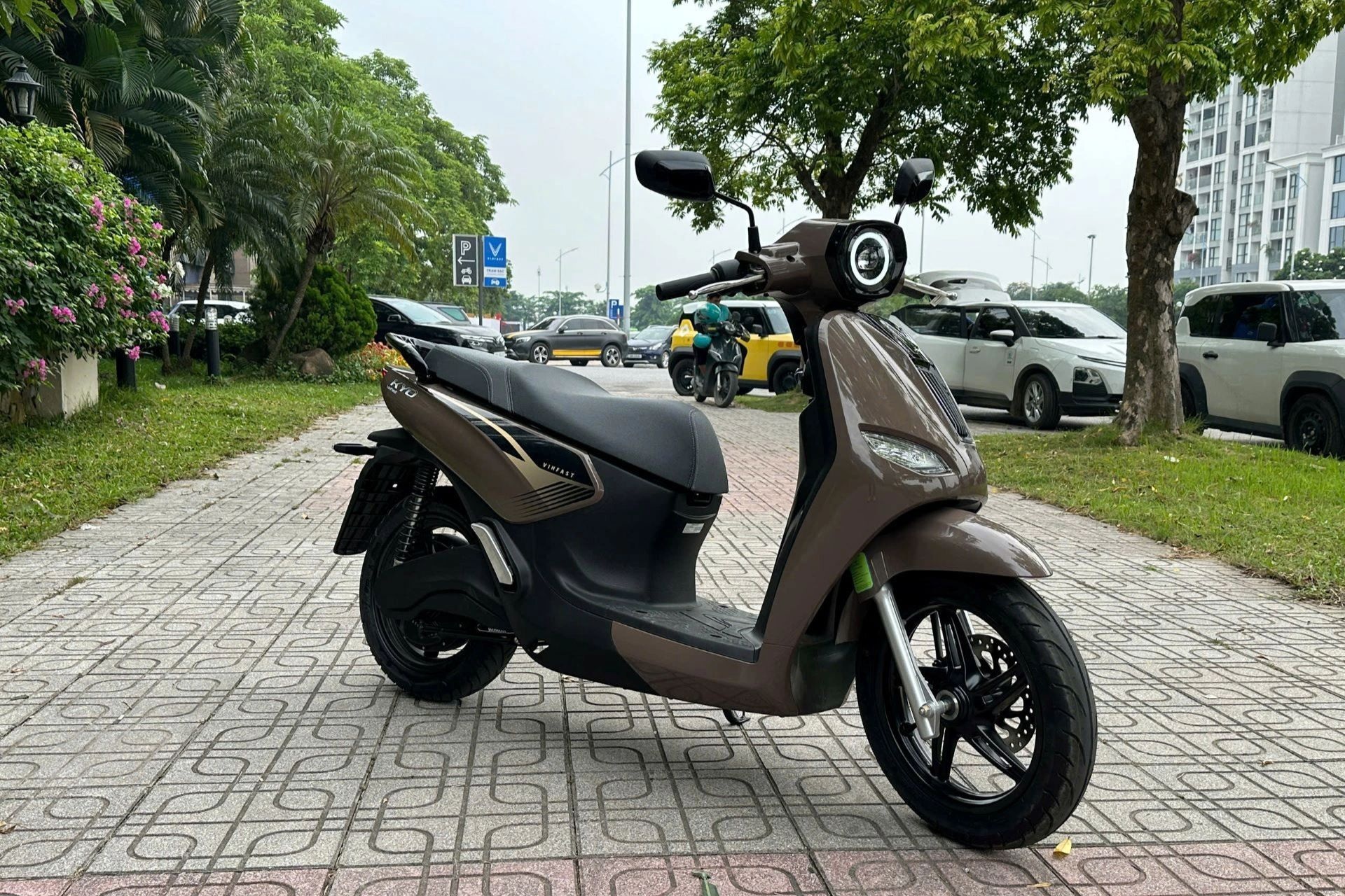 VinFast Kyo ghi điểm với phái đẹp: Thiết kế thanh lịch, tiện lợi sử dụng