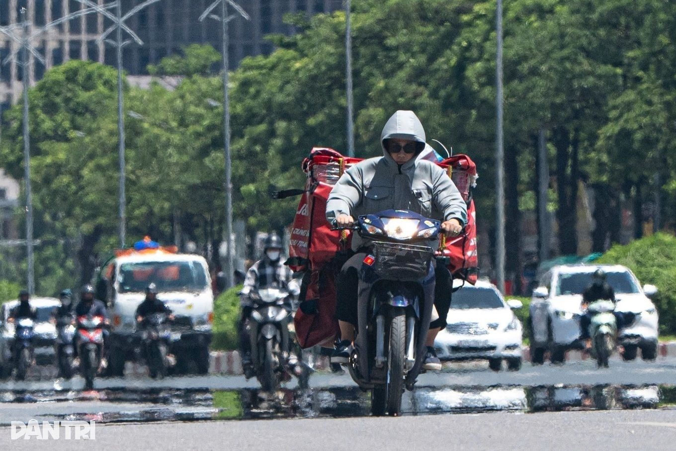 Hà Nội nắng nóng gần 39 độ C