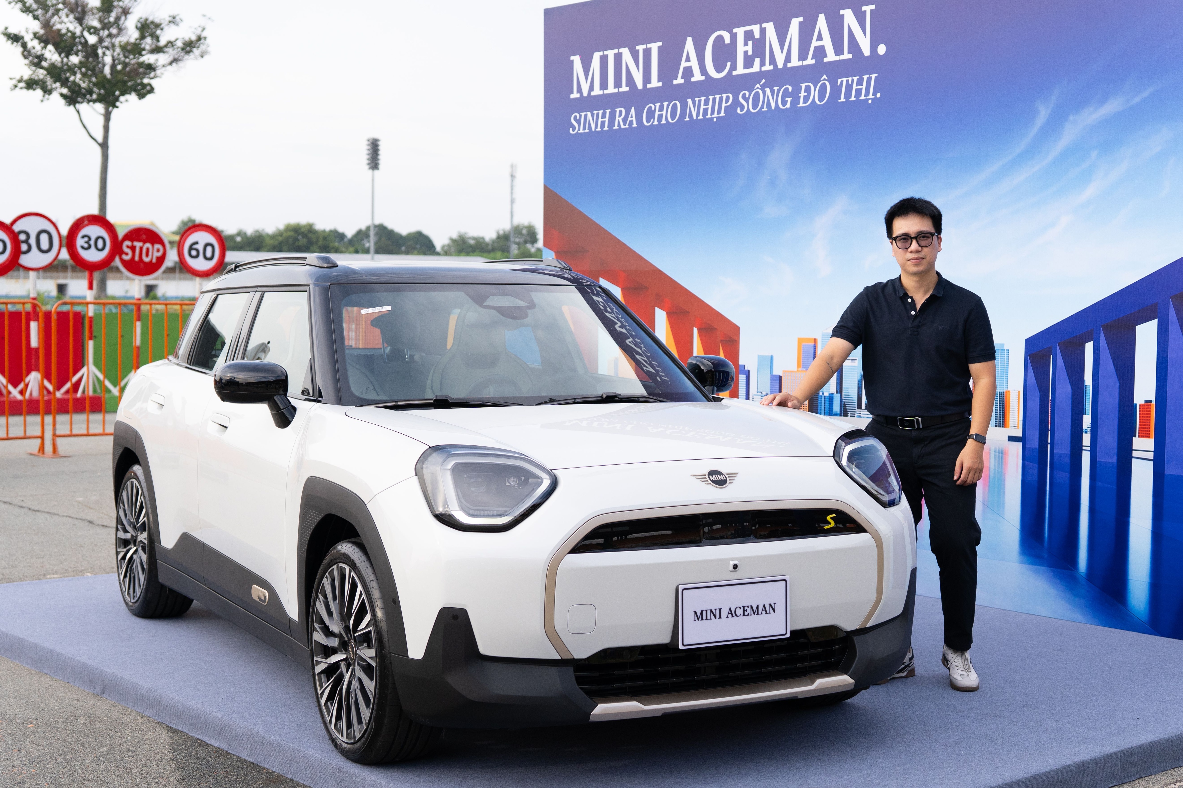 Những chi tiết hay ho và khó hiểu trên Mini Aceman giá 2,419 tỷ đồng