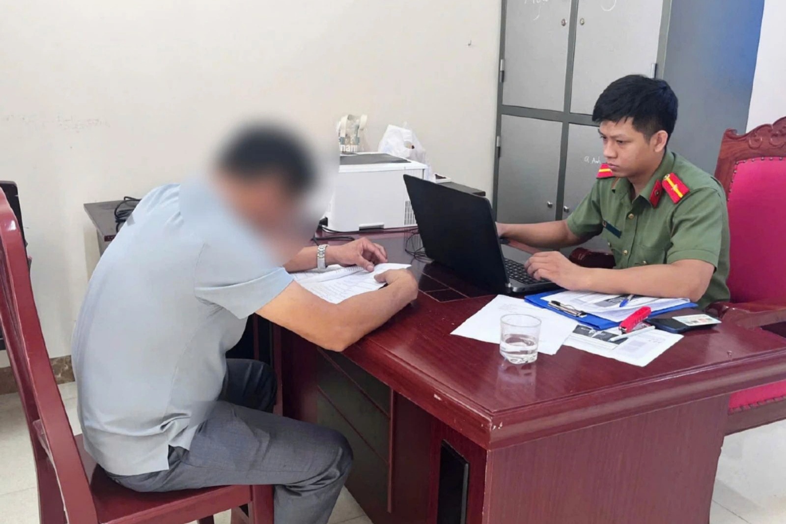 Xử phạt người đàn ông bình luận xúc phạm lãnh đạo trên Facebook