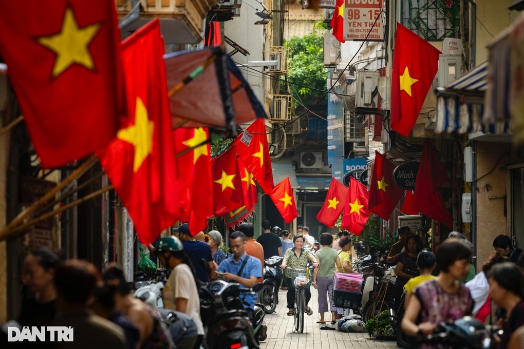 Tổ dân phố mới gần 2000 hộ dân, 3 cán bộ không chuyên trách "bơi với việc"
