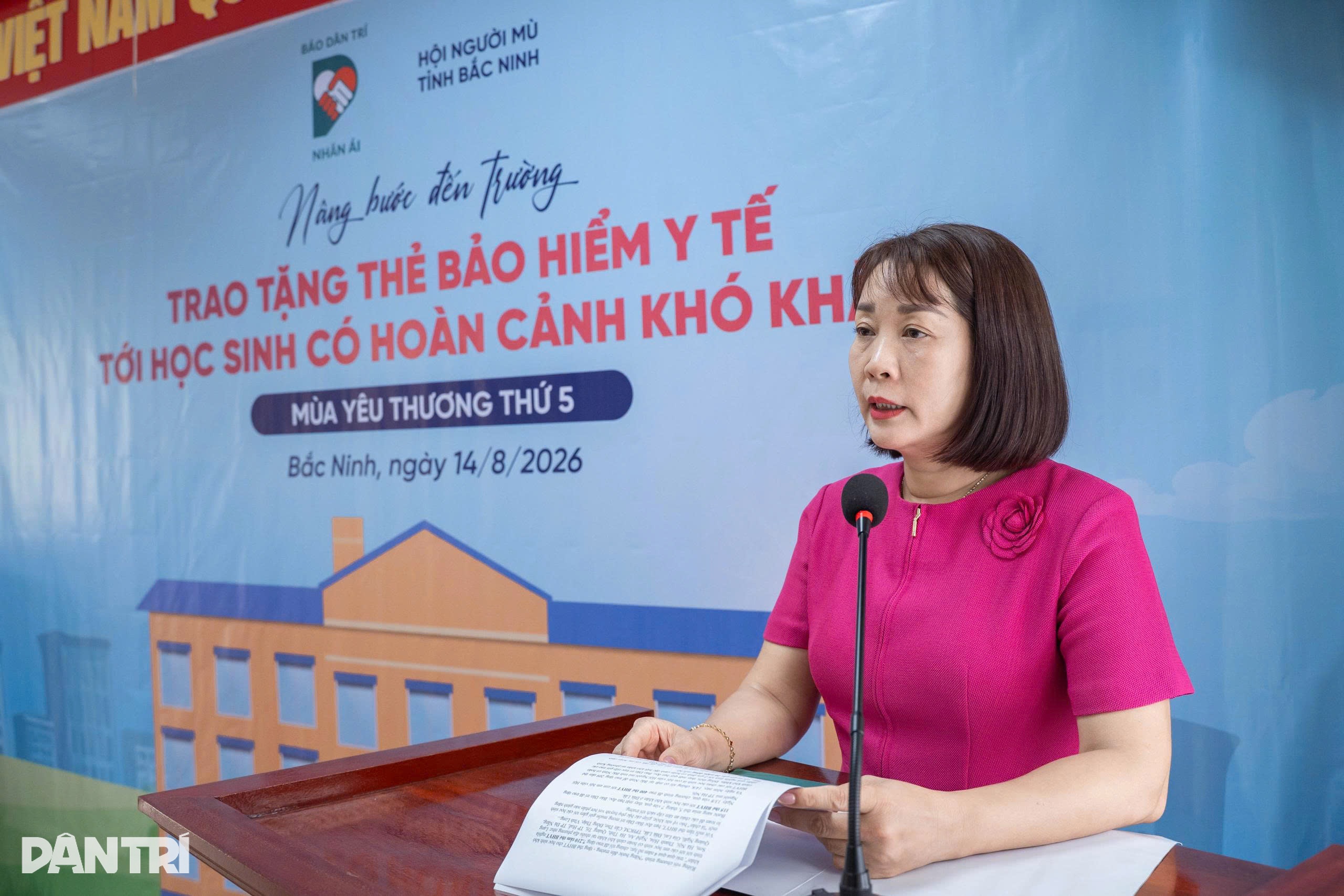 Dantri gives health insurance cards to children of 209 families in Bac Ninh - 2 Dantri gives health insurance cards to children of 209 families in Bac Ninh - 2