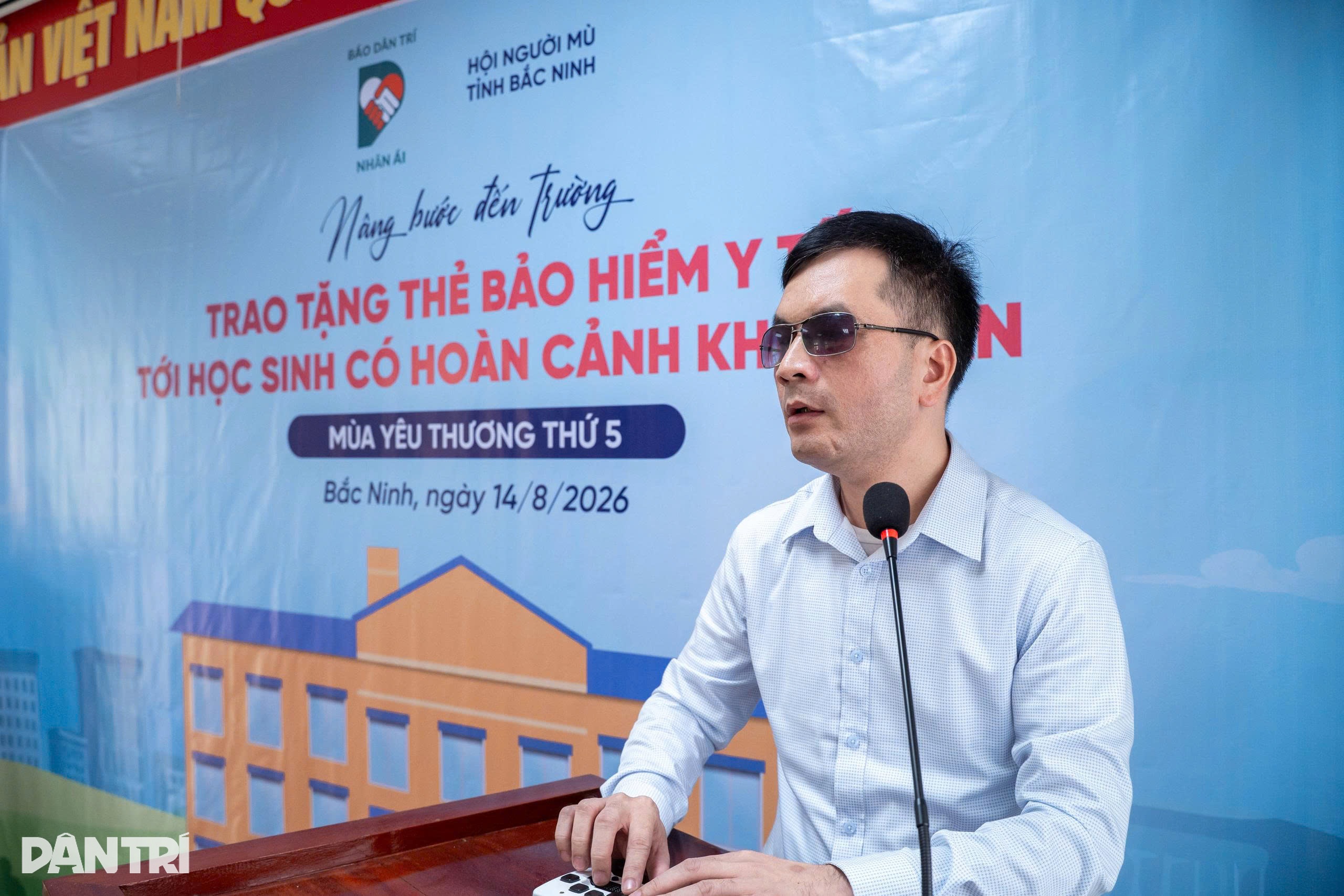 Dantri gives health insurance cards to children of 209 families in Bac Ninh - 3 Dantri gives health insurance cards to children of 209 families in Bac Ninh - 3