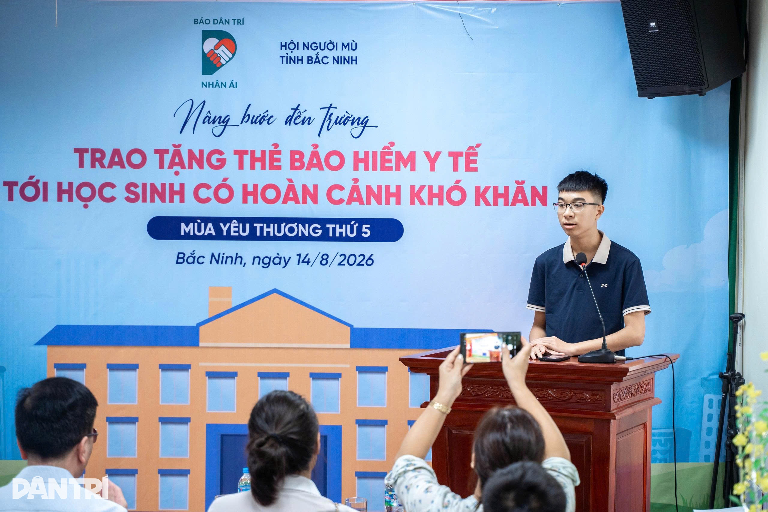Dantri gives health insurance cards to children of 209 families in Bac Ninh - 4 Dantri gives health insurance cards to children of 209 families in Bac Ninh - 4