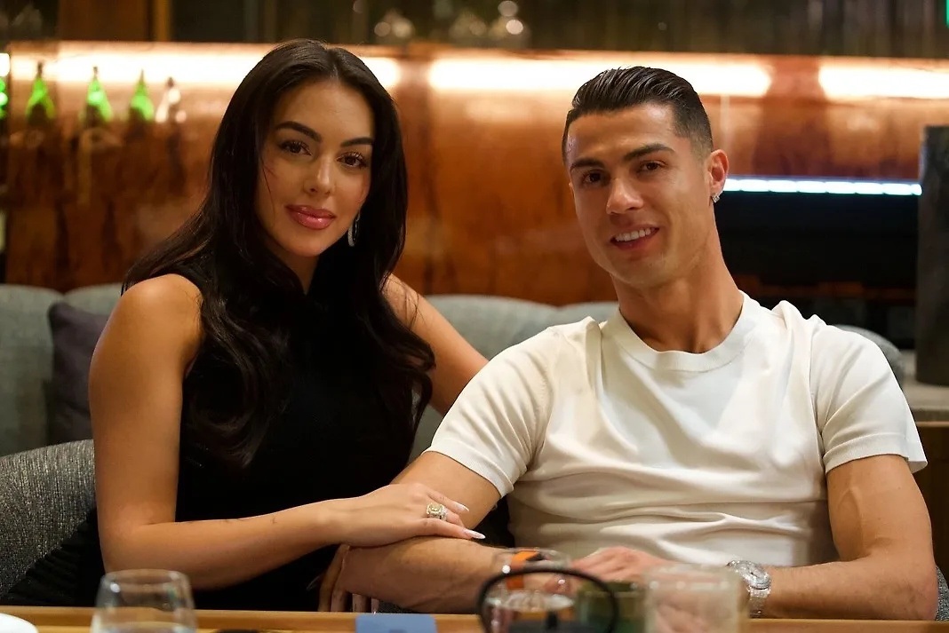 Giấy chứng nhận kết hôn của Ronaldo tiết lộ điều gì đặc biệt?