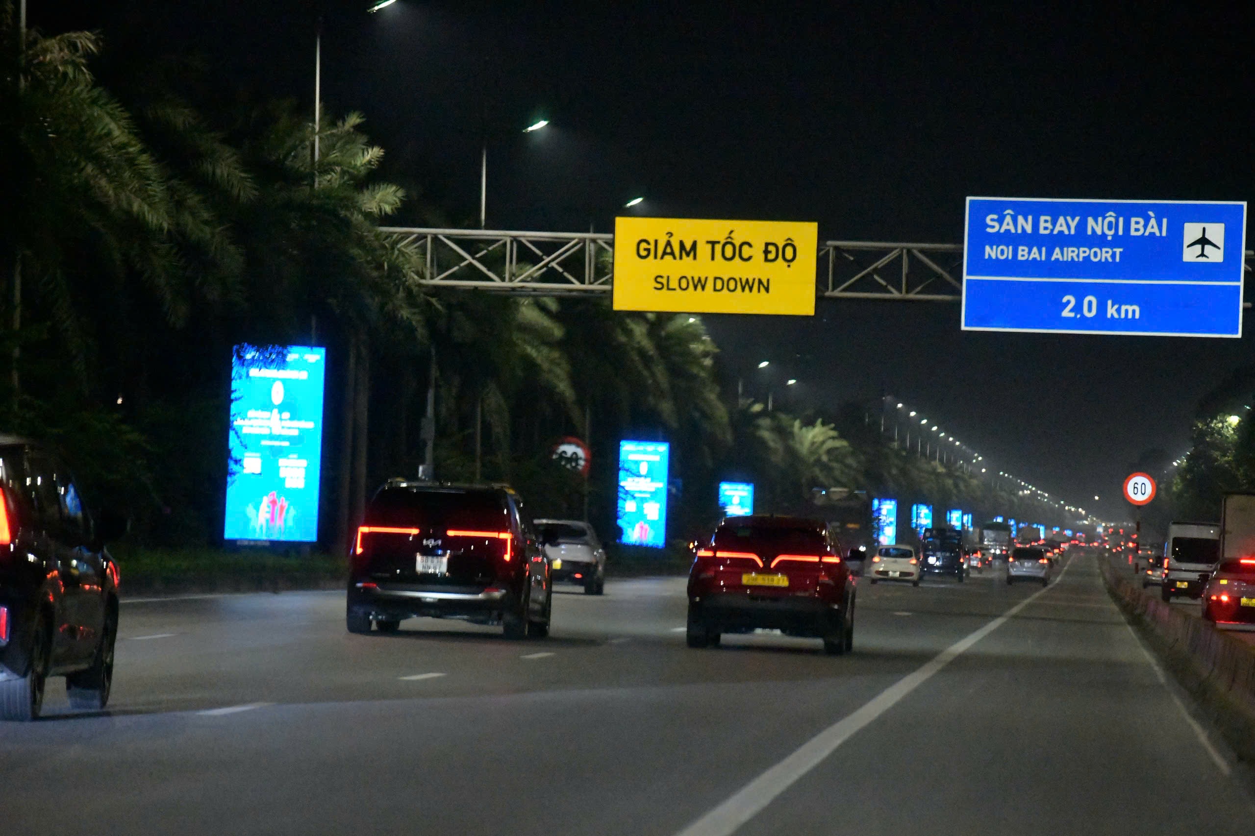 Màn hình LED "tấn công" thị giác người đi đường, xử lý ra sao?