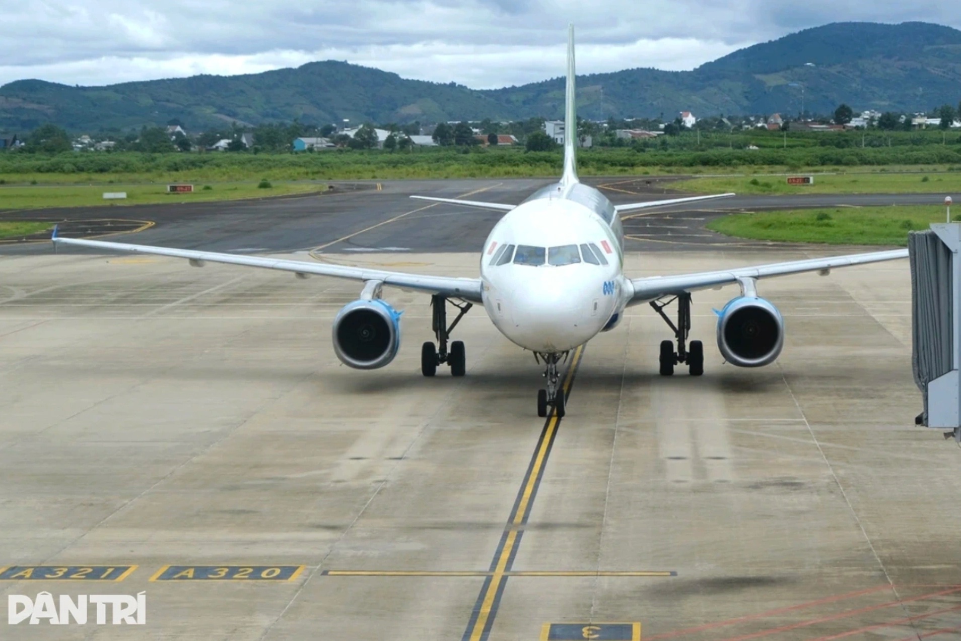 Giá vé máy bay nhiều chặng du lịch rẻ hơn xe đò, đường bay Đà Lạt hút khách