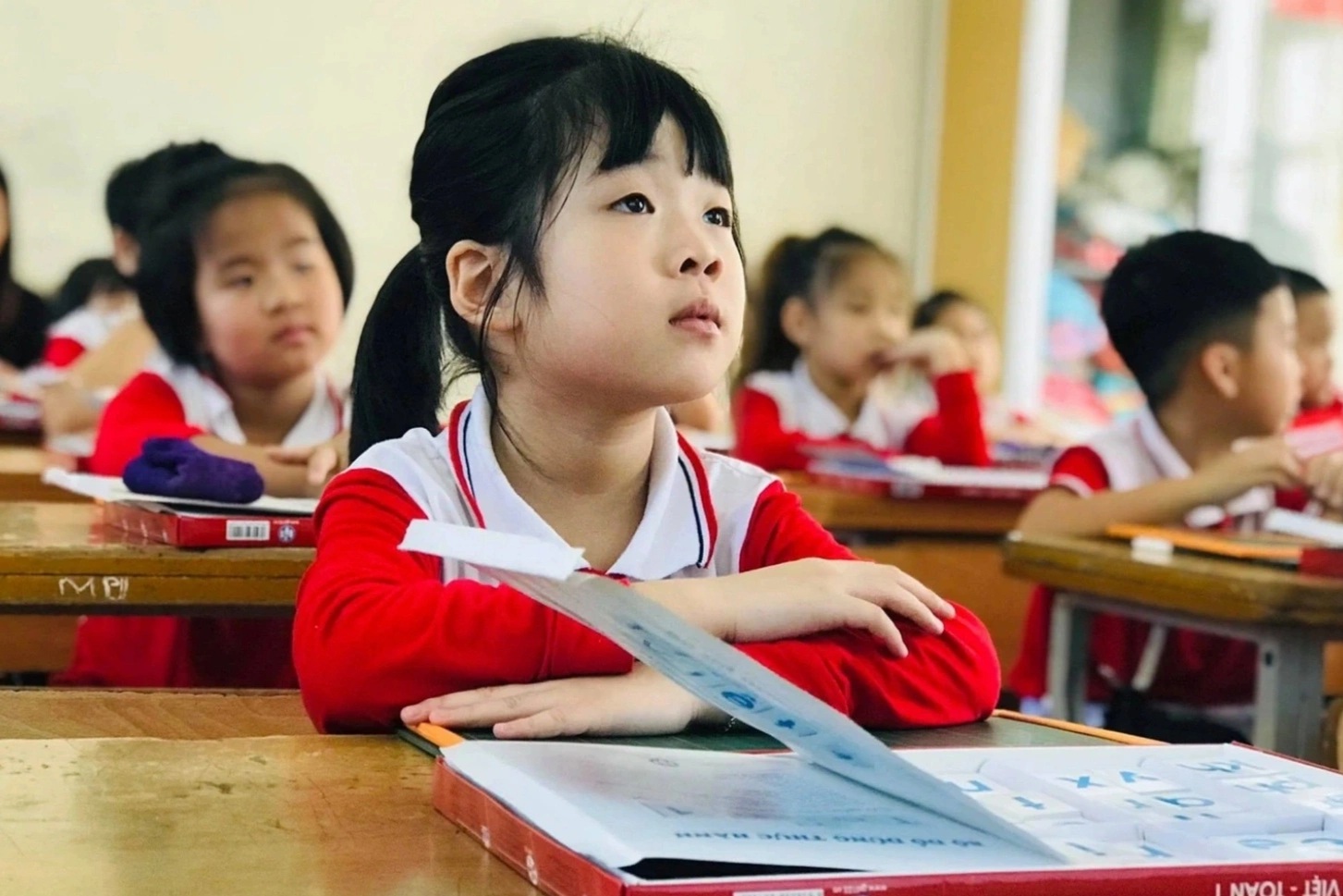 Sẽ sửa đổi đồng bộ chương trình giáo dục và sách giáo khoa