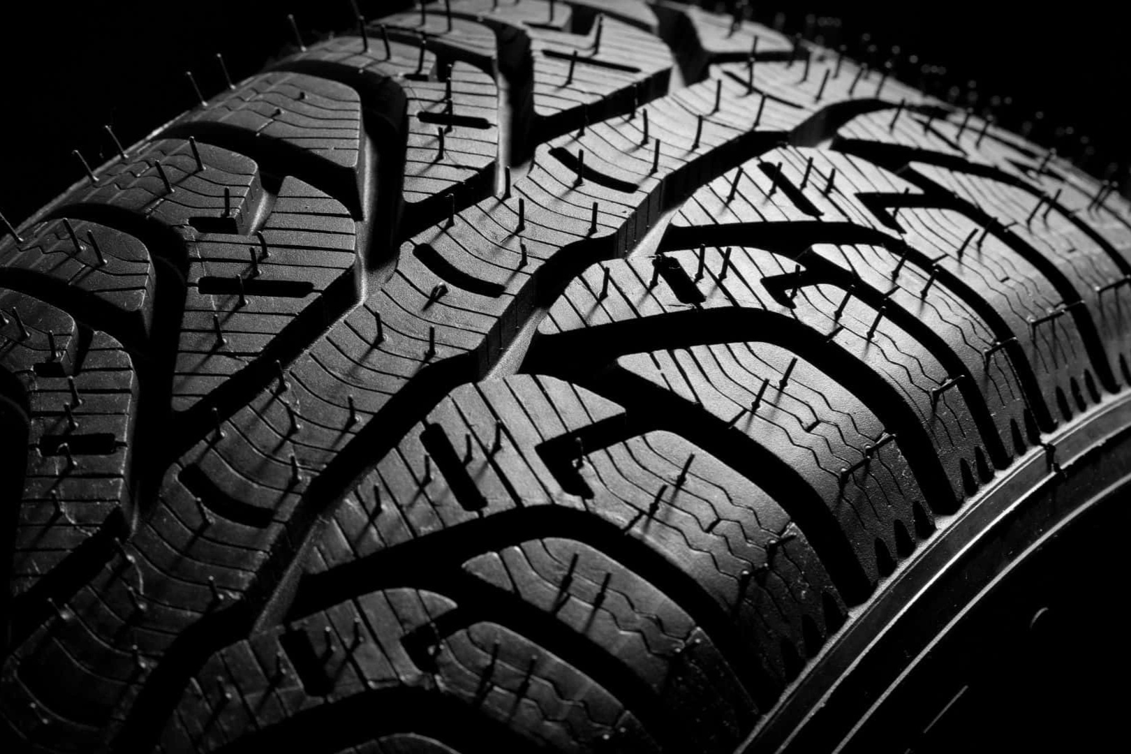 Những sợi cao su nhỏ trên lốp đóng vai trò gì?