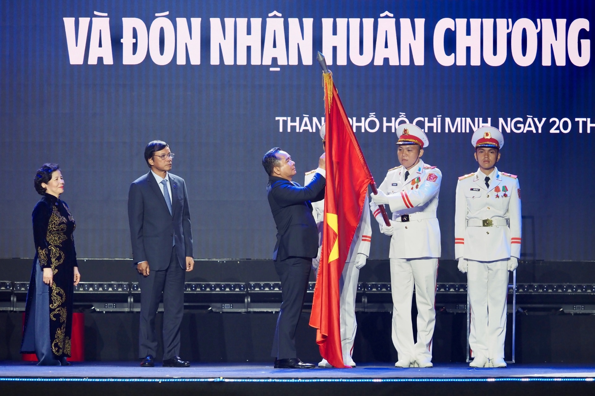 Vinamilk đón nhận Huân chương Độc lập hạng Nhất tại dấu mốc 50 năm