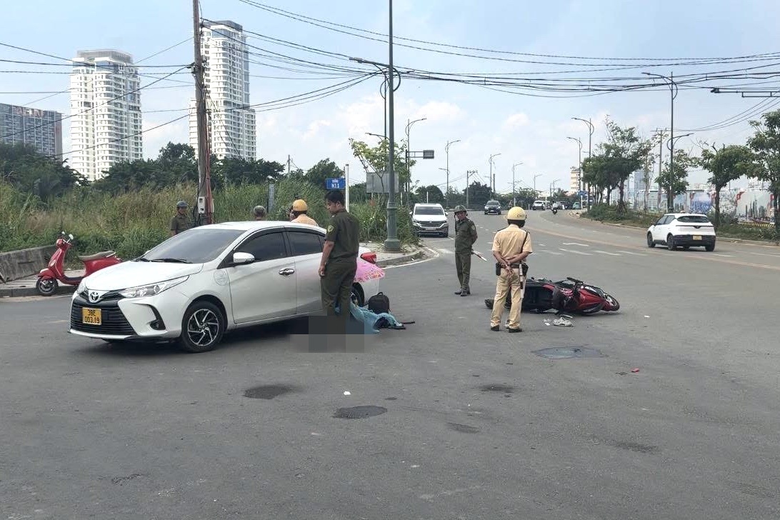 Nữ sinh ở TPHCM bị taxi tông tử vong gần cầu Ba Son