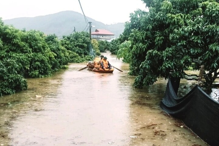 Bắc Ninh di dời 17 hộ dân, Thái Nguyên cảnh báo lũ quét