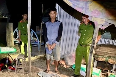 5 đối tượng chặn đường, chém người cướp xe máy lúc nửa đêm