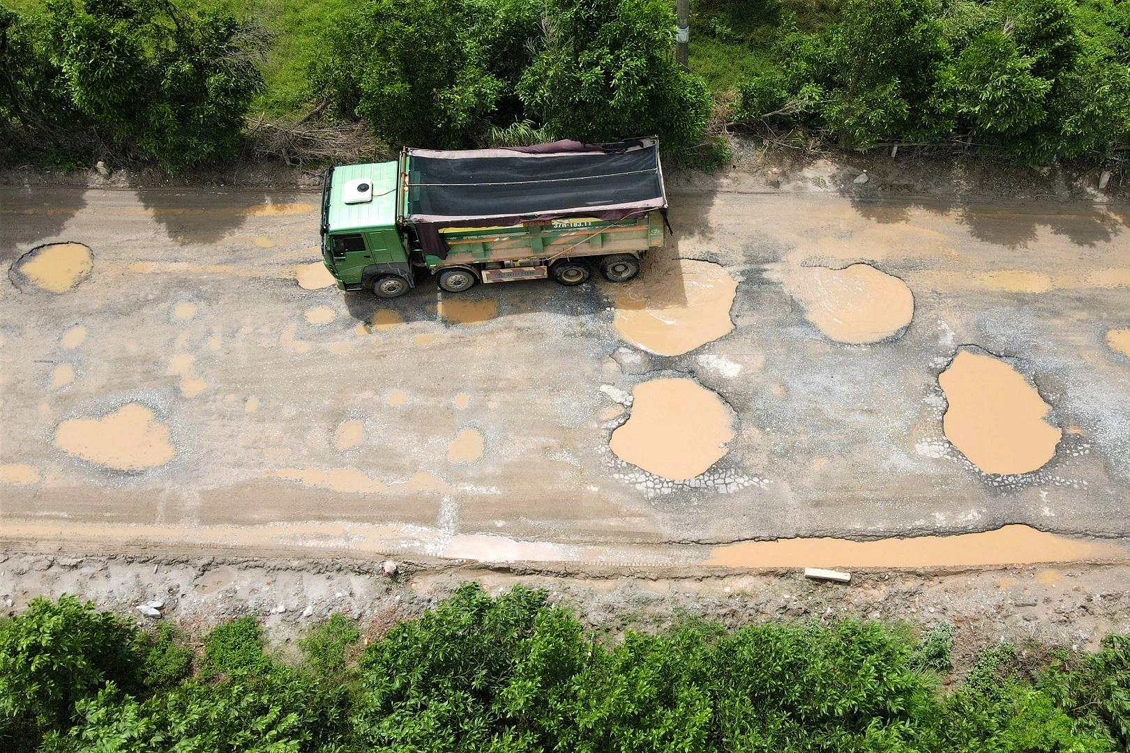 Tuyến đường gần 3km nham nhở, biến dạng