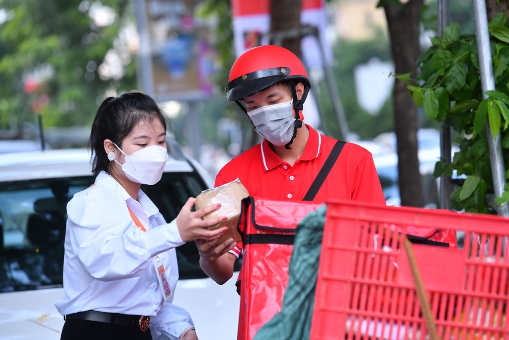 Viettel Post tăng phụ phí xăng dầu lên 10%, phí giao hàng thêm đắt