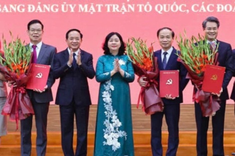 Bộ Chính trị điều động vị trí công tác của 2 Ủy viên Trung ương