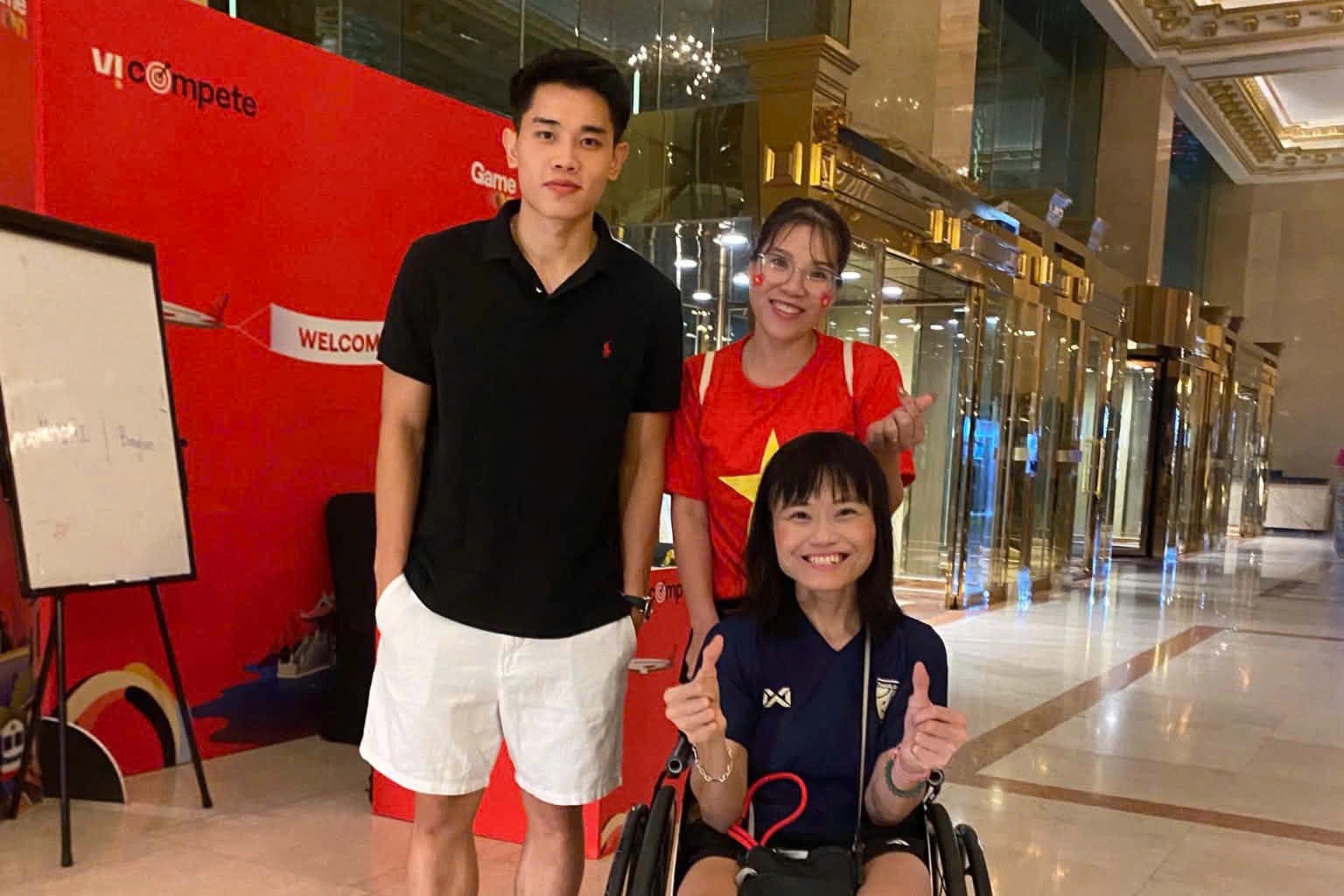 Cô gái Thái Lan chờ đến đêm gặp Đình Bắc và chuyến đi đặc biệt đến Hà Nội