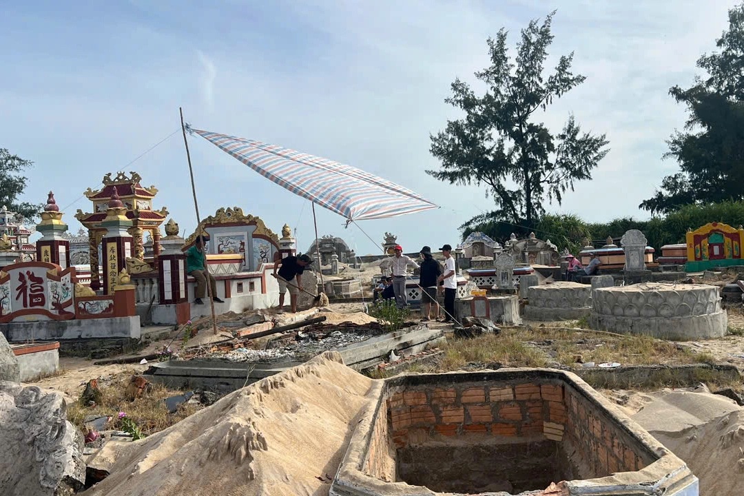 Di dời hơn 1.800 ngôi mộ làm công viên bên cầu vượt cửa biển Thuận An