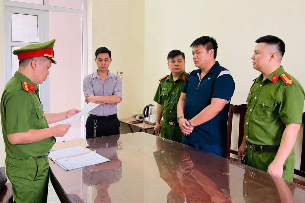 Bán trái phép 290 tấn chất thải của vụ cháy, một giám đốc bị khởi tố