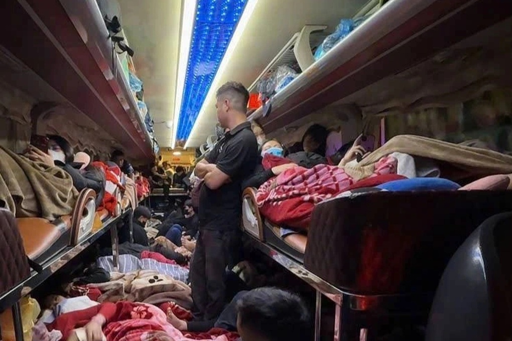 "Nhồi" thêm 12 khách, tài xế và chủ xe đối diện mức phạt gần 100 triệu đồng