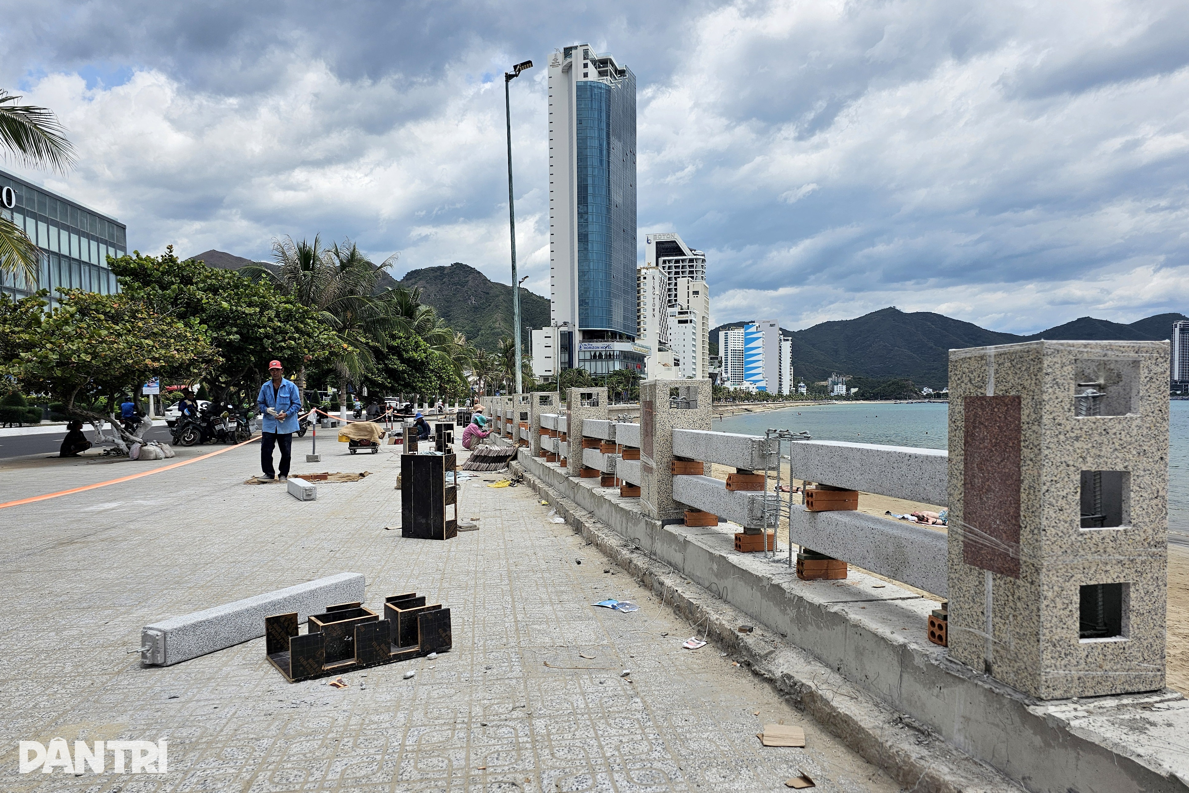 Hình dáng hệ thống lan can mới dọc bãi biển Nha Trang