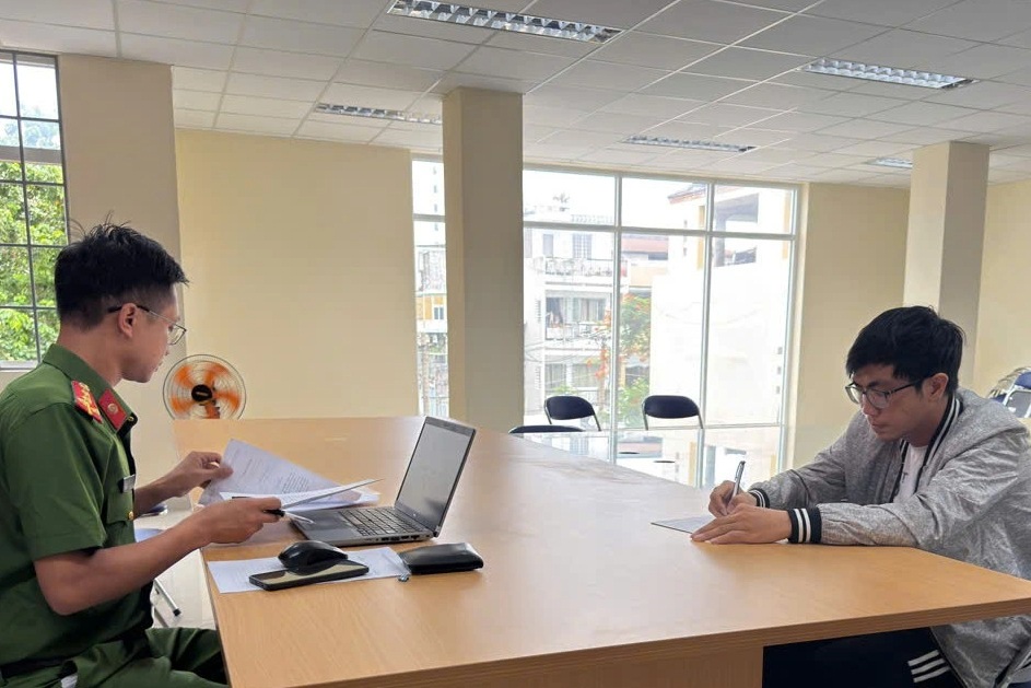 Khởi tố cựu nhân viên ngân hàng lừa đảo 60 triệu đồng