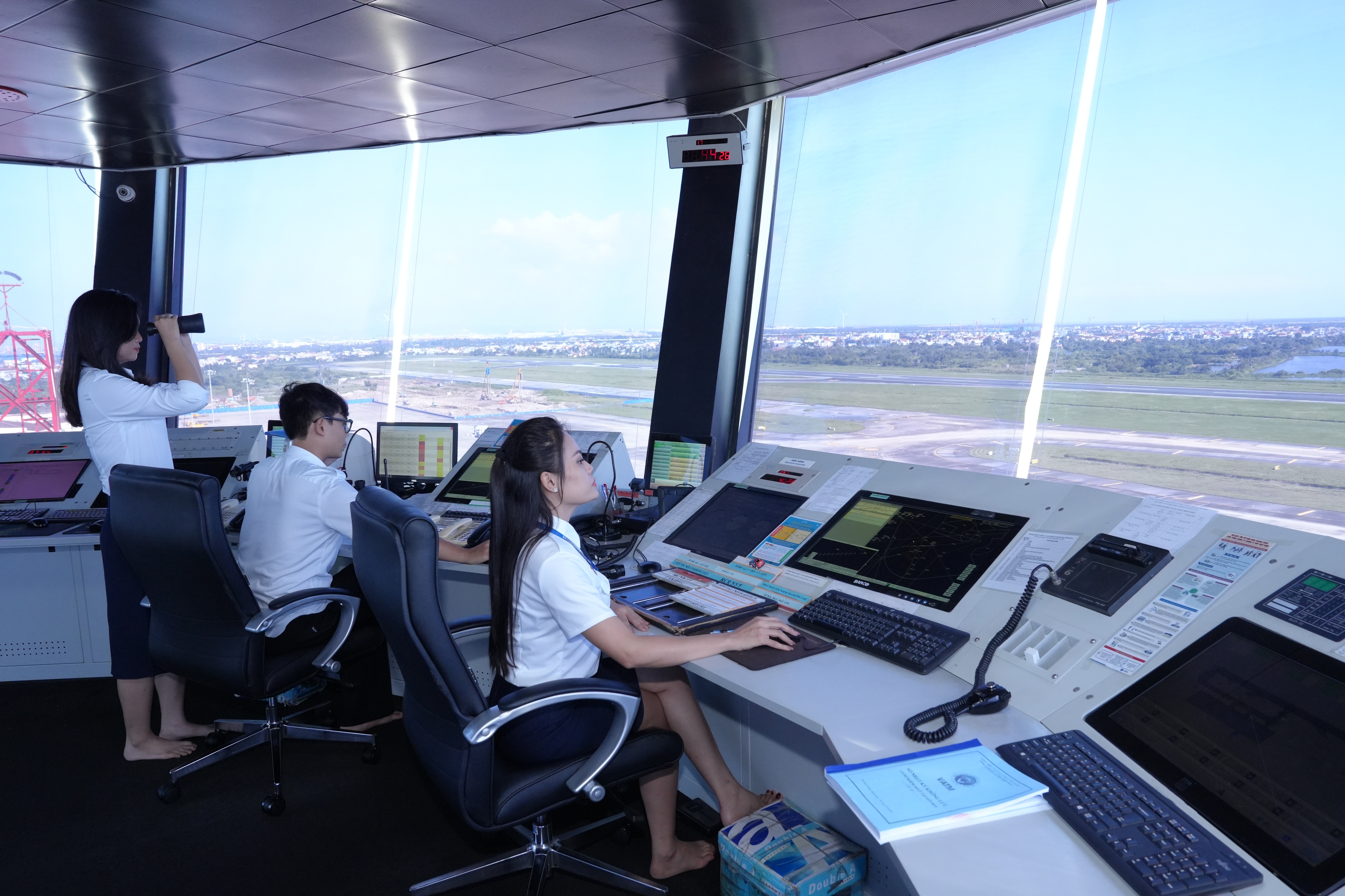 Vật thể bay phát sáng khiến 3 chuyến bay tại Cát Bi bị ảnh hưởng