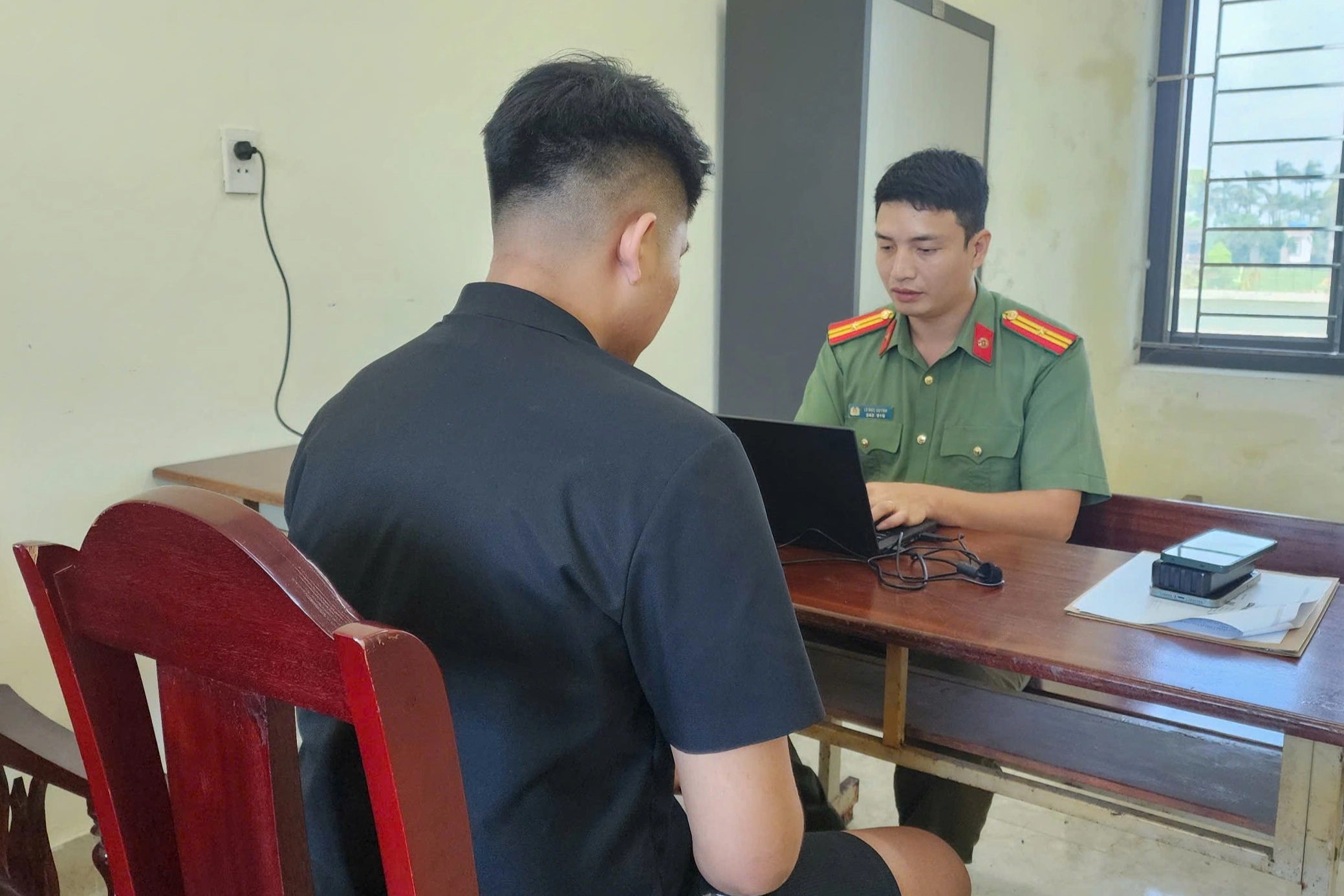 Xử phạt thanh niên mua bán tài khoản chơi điện tử trực tuyến