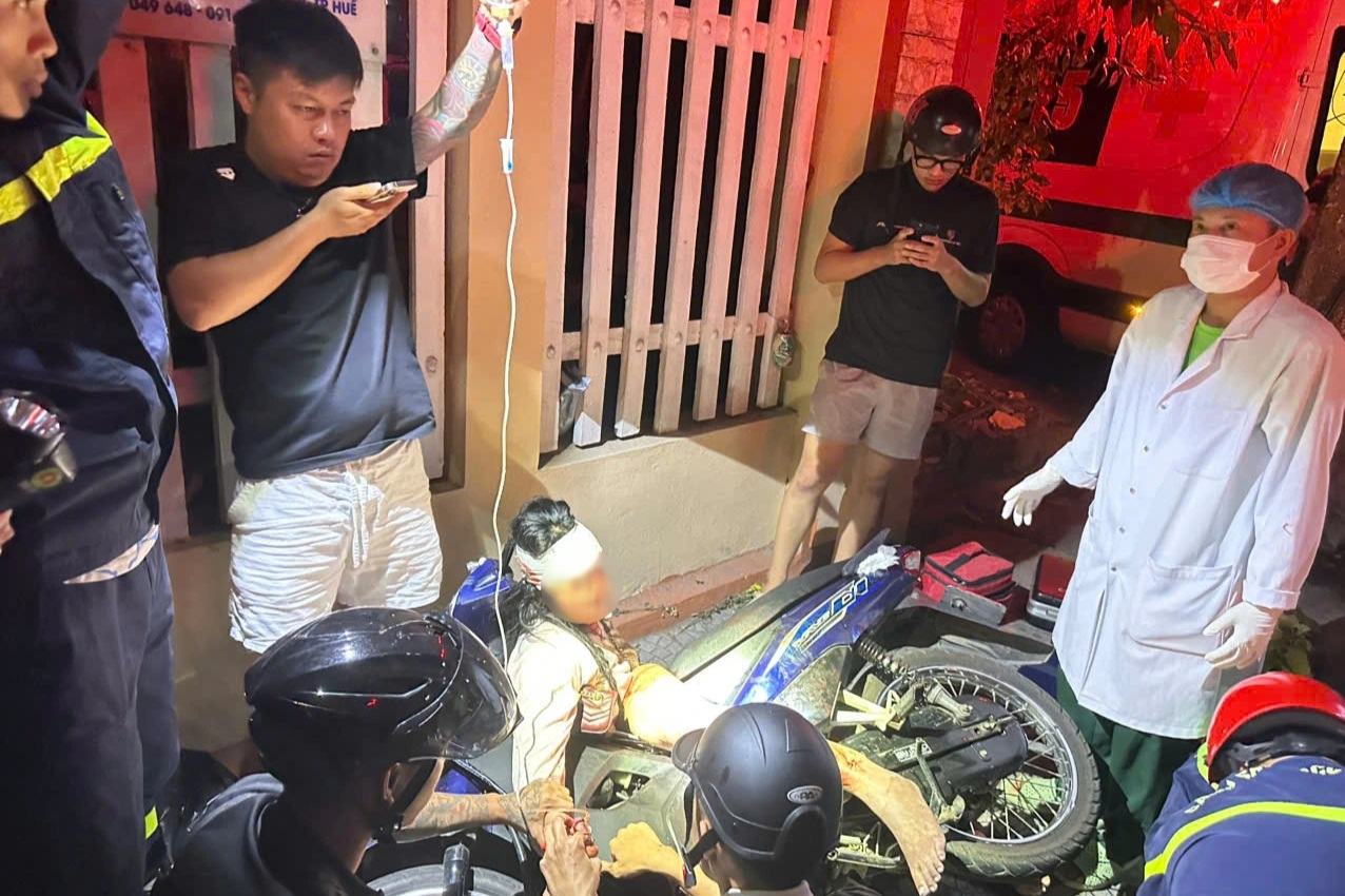 Cô gái 18 tuổi bị cần số xe găm vào cẳng chân sau tai nạn giao thông