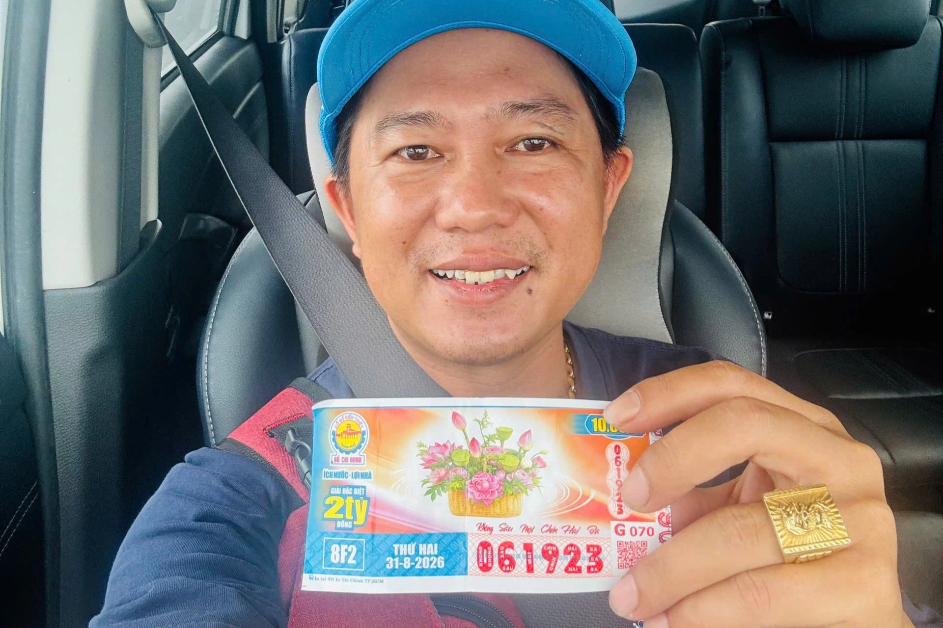 Chủ động trả nợ cho đồng nghiệp, nữ công nhân trúng số độc đắc 2 tỷ đồng