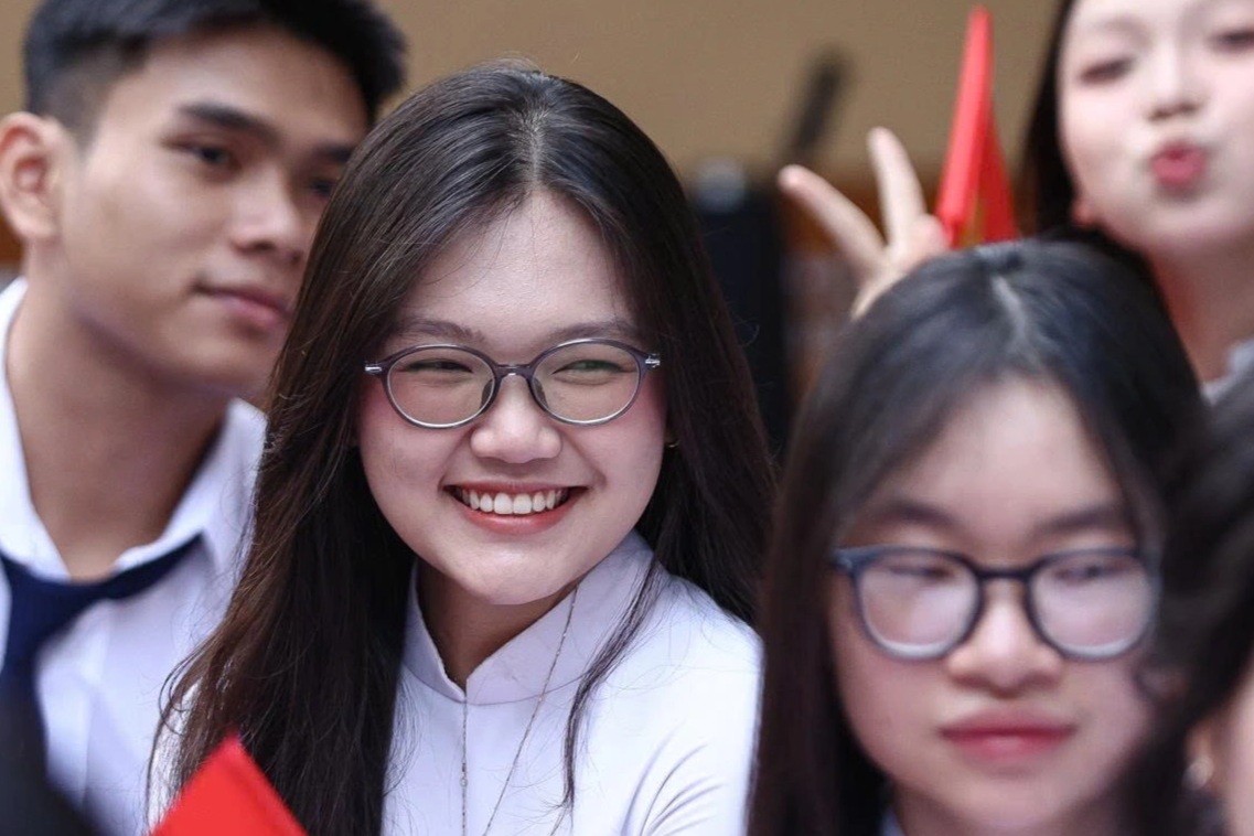 Hàng triệu học sinh ở TPHCM phấn khởi bước vào năm học mới