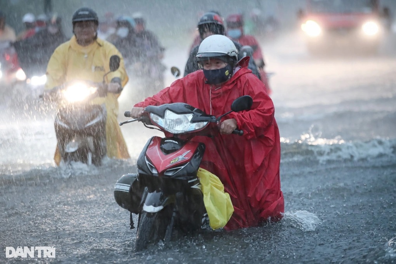 Bắc Bộ giảm nắng nóng, miền Trung nhiều nơi mưa to