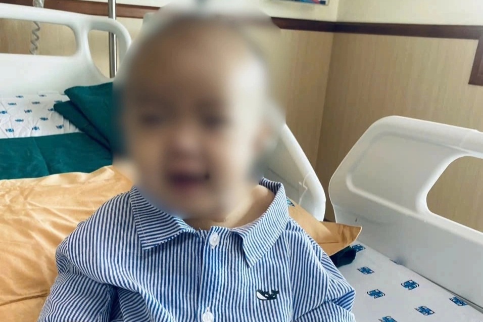 Bé trai được ghép gan của mẹ đã xuất viện, gia đình xin ngừng nhận hỗ trợ