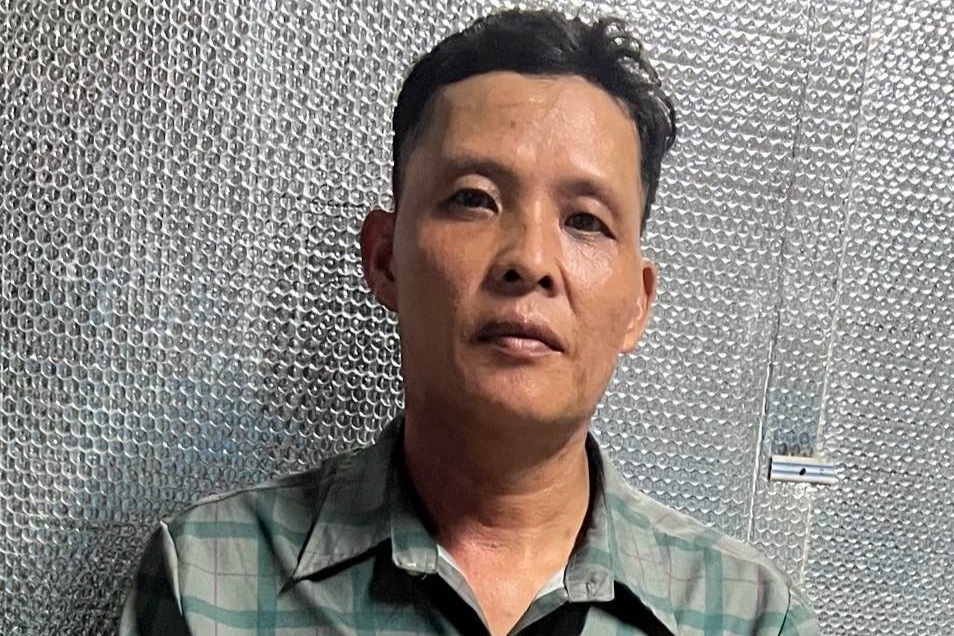 Tưới xăng đốt vợ cũ do ghen tuông
