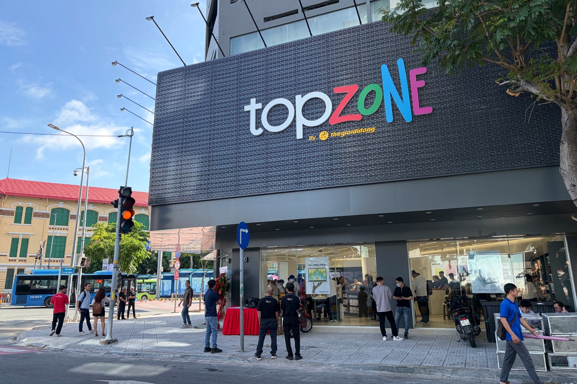 TopZone mở rộng trải nghiệm iPhone 18 Pro từ đặt trước đến sau khi nhận máy