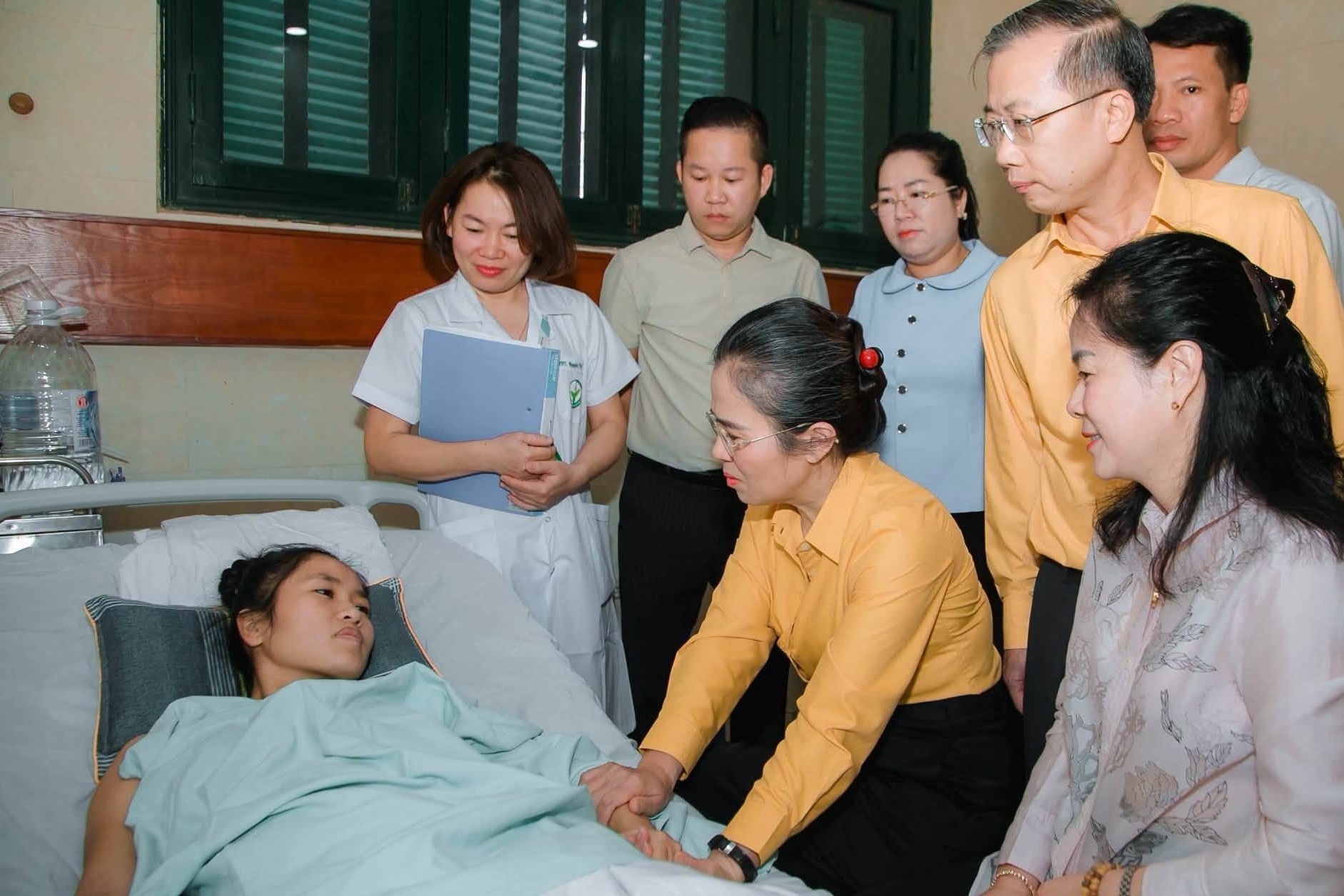 Khoảnh khắc sinh tử qua đi, những điều đẹp đẽ còn ghi mãi