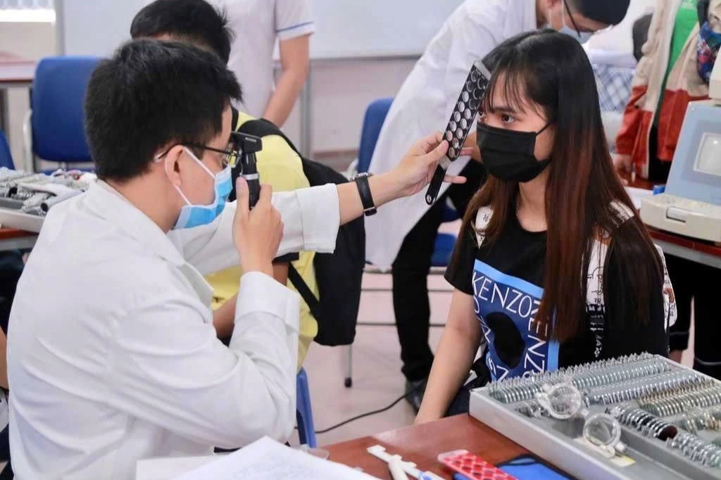 Đề xuất khám sức khỏe cho học sinh, sinh viên TPHCM chưa đăng ký cư trú