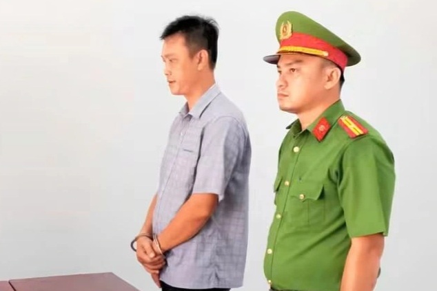 Bắt tạm giam người đàn ông phát tán 6 video nhạy cảm của bạn gái