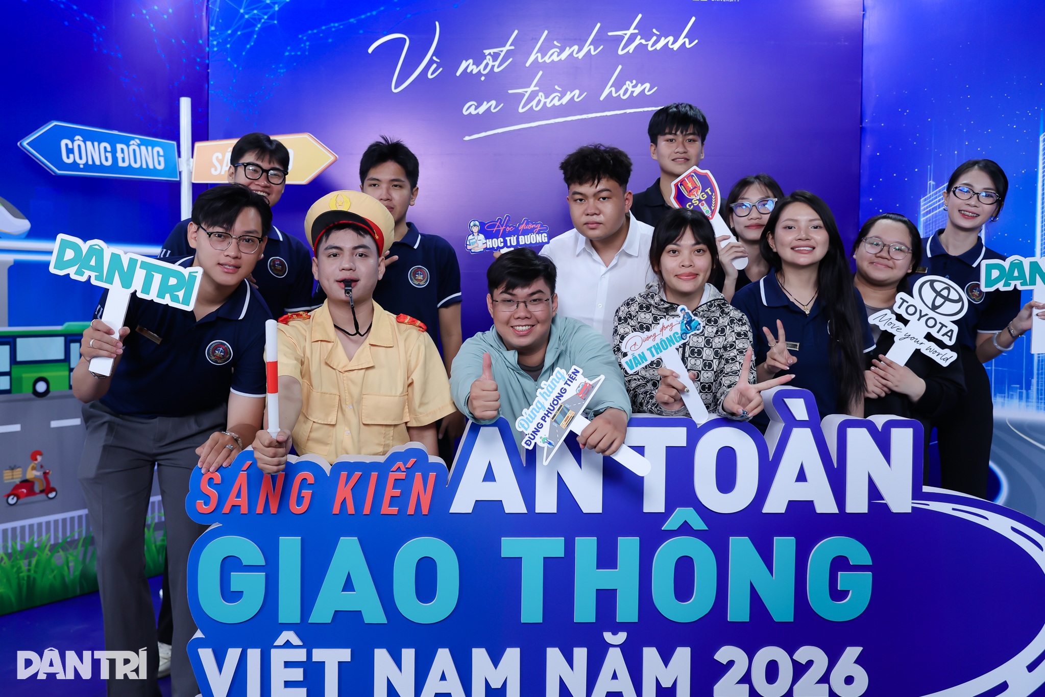 Hàng trăm sinh viên TPHCM dự lễ phát động cuộc thi Sáng kiến ATGT 2026