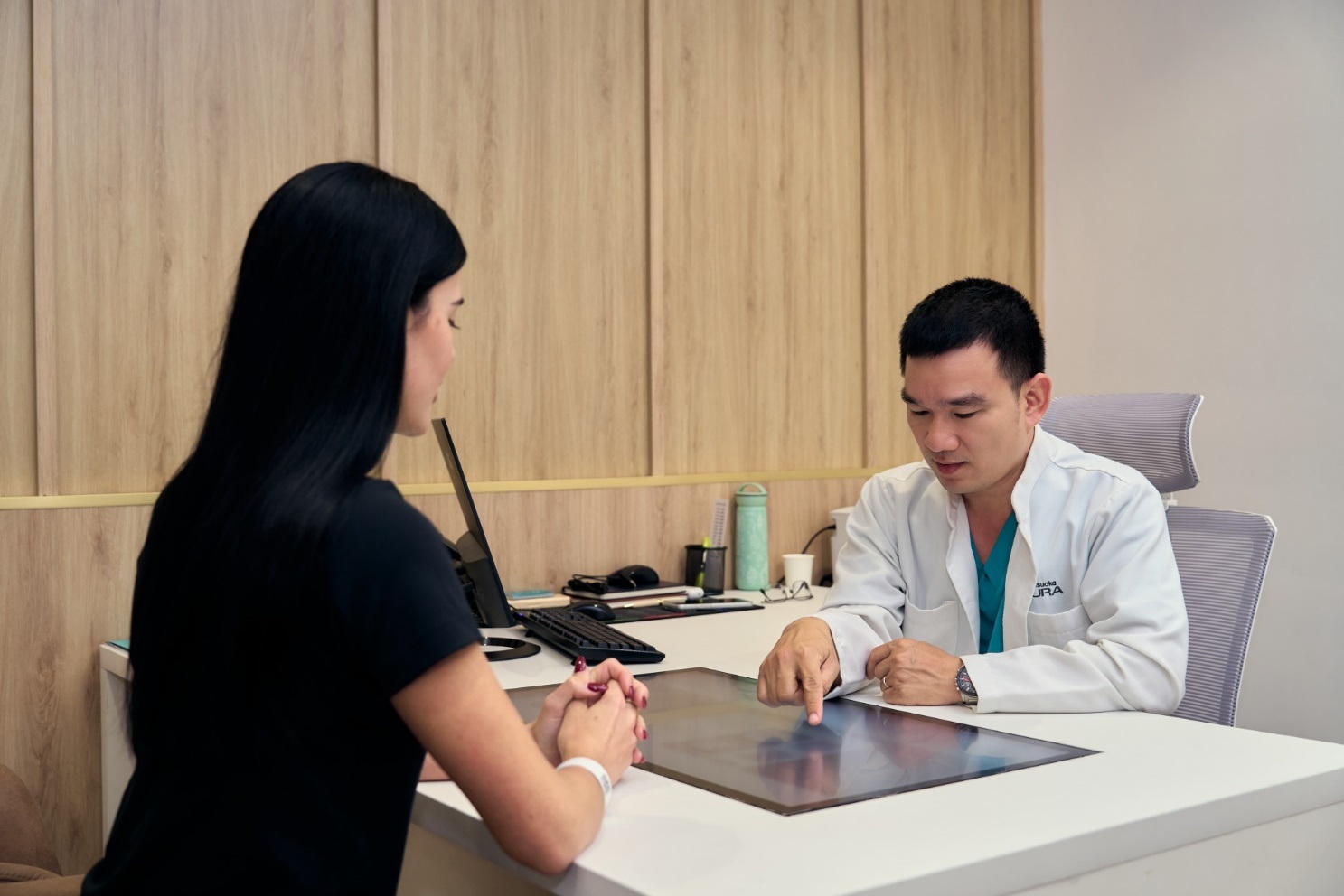 Bận chăm con, lo cho cha mẹ, nhiều người bỏ quên sức khỏe của chính mình
