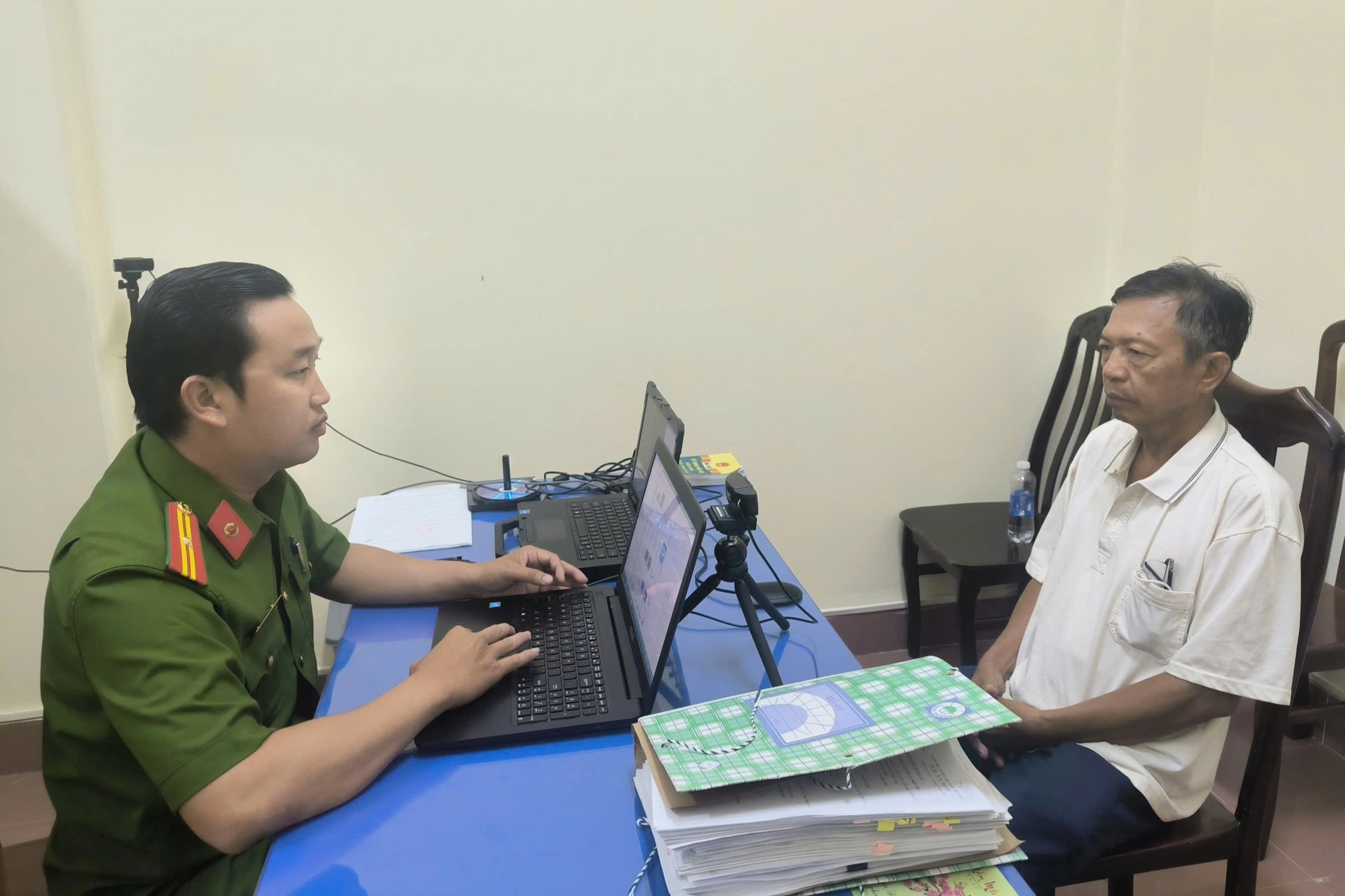 Bắt khẩn cấp gã đàn ông giết hàng xóm cướp tài sản